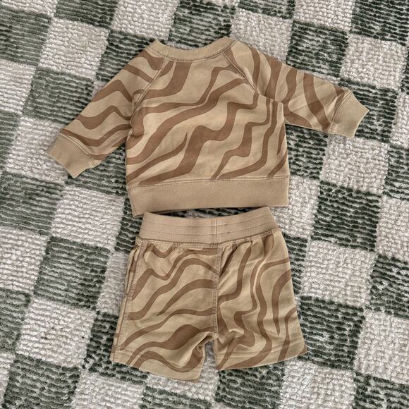 Baby GAP 2-Piece Sweatsuit 3-6 Months Tan Brown Swirl NWOT Sweatshirt Shorts - Picture 3 of 8